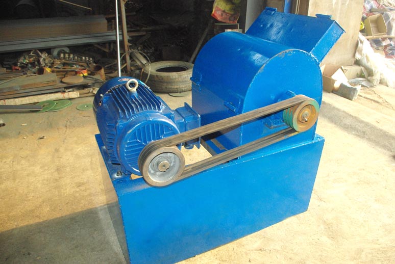 粉餅機(jī)，碎餅機(jī)，大餅打碎機(jī)，花生茶籽大豆餅粉碎機(jī)